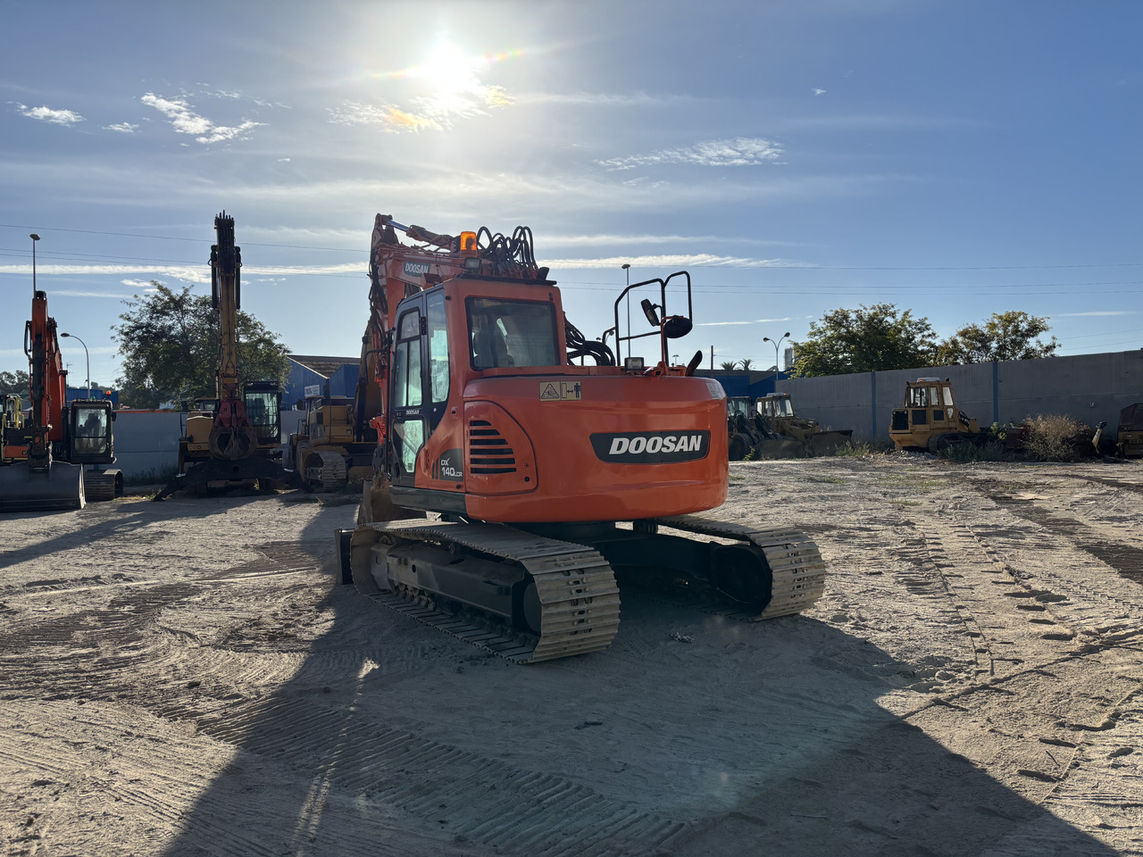 DOOSAN DX140-3 - Kettenbagger: das Bild 3 DOOSAN DX140-3 - Kettenbagger: das Bild 3