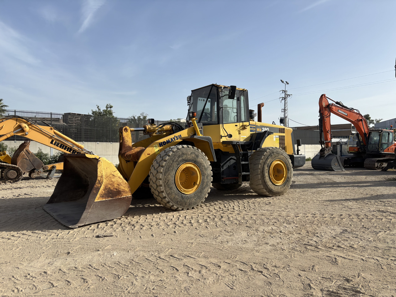 KOMATSU WA380-6 - Lader: das Bild 1 KOMATSU WA380-6 - Lader: das Bild 1