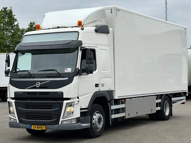 Volvo FM 330 4x2 Gesloten Opbouw / Euro 6 / 3T Laadklep / Bakverwarming / Apk! - Koffer LKW: das Bild 1 Volvo FM 330 4x2 Gesloten Opbouw / Euro 6 / 3T Laadklep / Bakverwarming / Apk! - Koffer LKW: das Bild 1