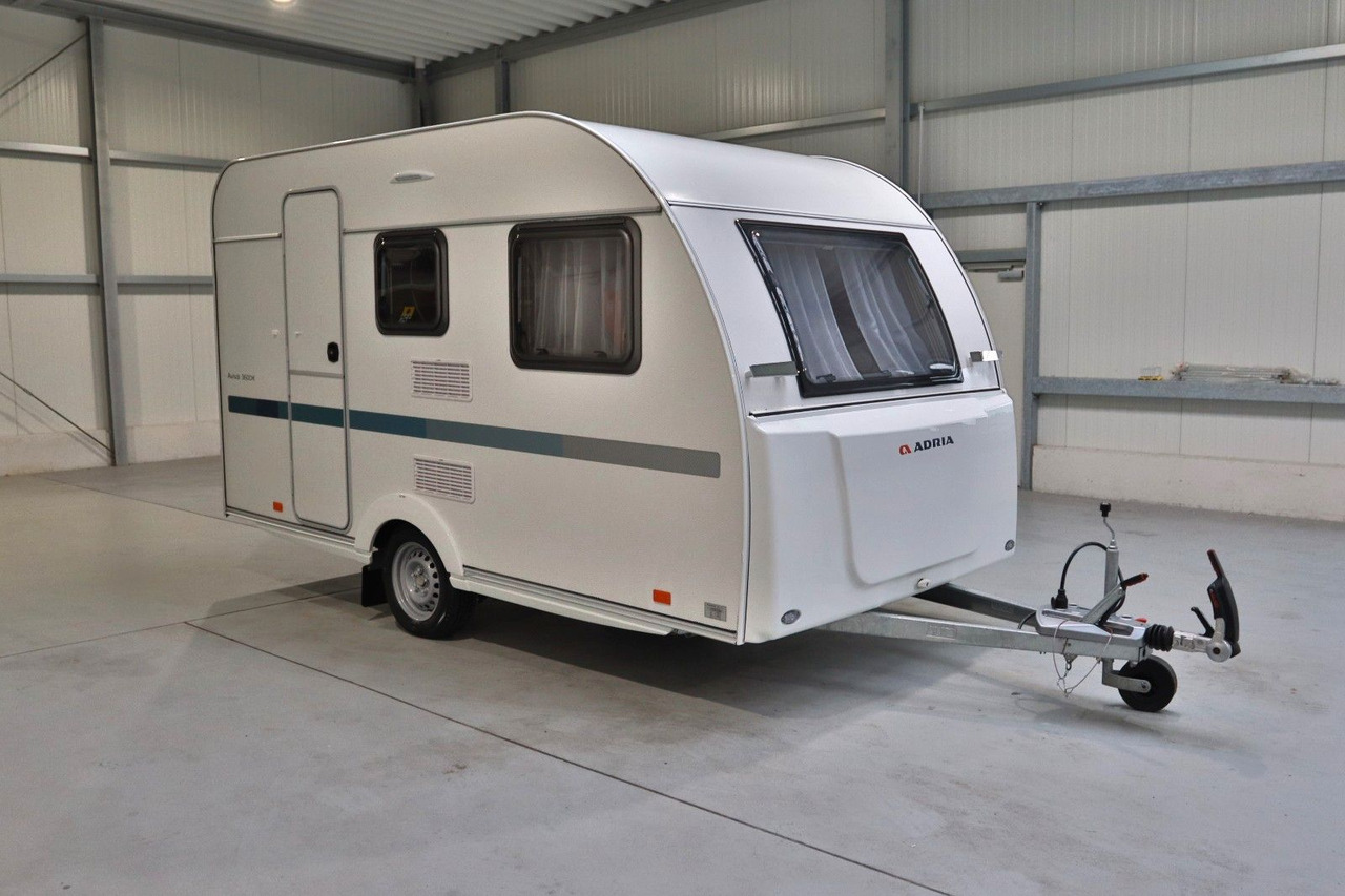 Adria Aviva 360 DK /1.Hand/Top-Fahrzeug/Etagenbetten Adria Aviva 360 DK /1.Hand/Top-Fahrzeug/Etagenbetten - Wohnwagen: das Bild 1 Adria Aviva 360 DK /1.Hand/Top-Fahrzeug/Etagenbetten Adria Aviva 360 DK /1.Hand/Top-Fahrzeug/Etagenbetten - Wohnwagen: das Bild 1