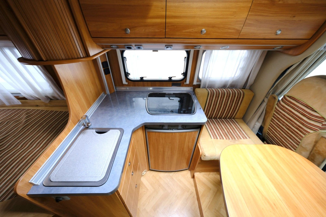 Teilintegriertes Wohnmobil Bürstner T 580 Marano/Festbett/Solar/Markise/nur 5,99 m: das Bild 17