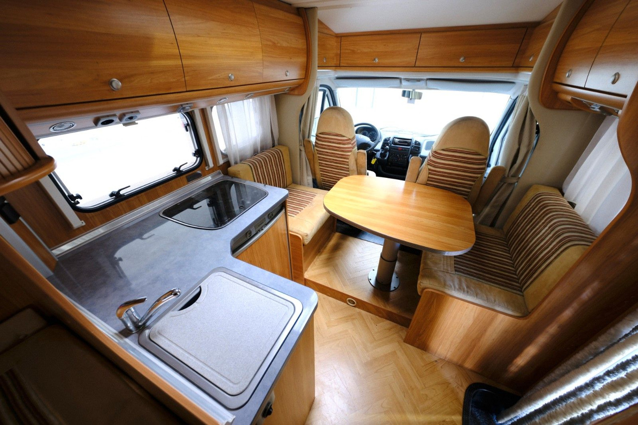 Teilintegriertes Wohnmobil Bürstner T 580 Marano/Festbett/Solar/Markise/nur 5,99 m: das Bild 9