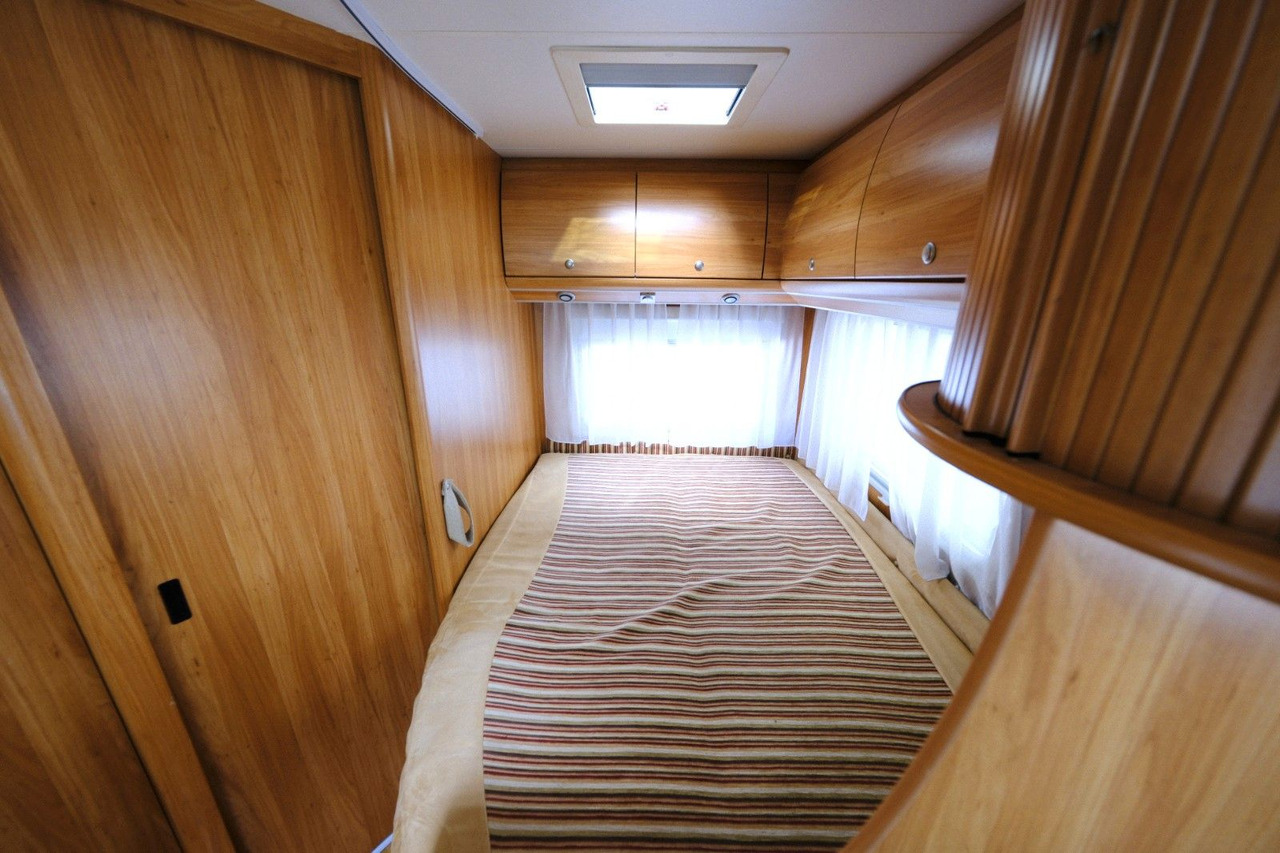 Teilintegriertes Wohnmobil Bürstner T 580 Marano/Festbett/Solar/Markise/nur 5,99 m: das Bild 15