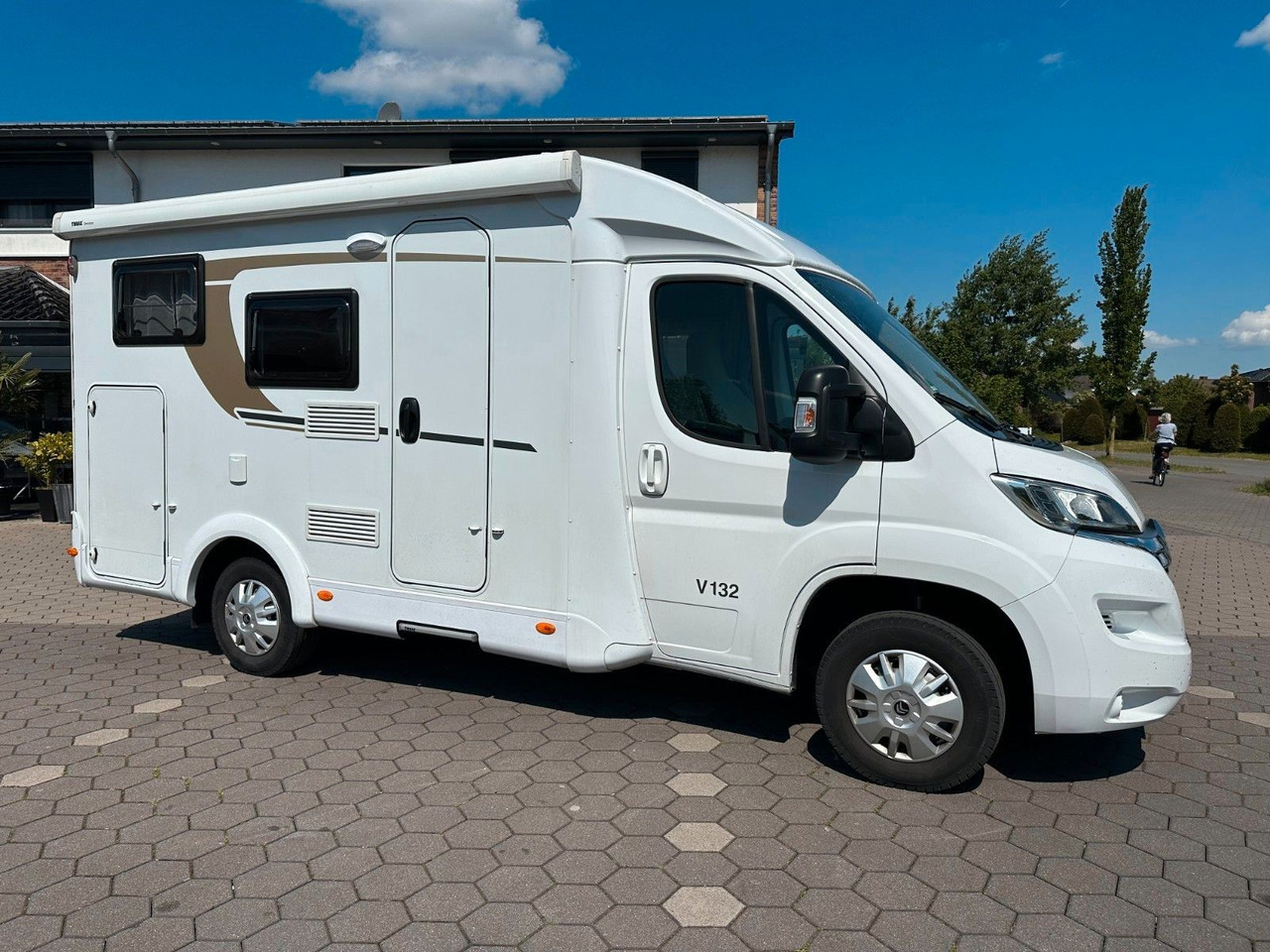 Carado V 132/Festbett/Garage/Klima/Markise/Finanzierung - Teilintegriertes Wohnmobil: das Bild 2 Carado V 132/Festbett/Garage/Klima/Markise/Finanzierung - Teilintegriertes Wohnmobil: das Bild 2