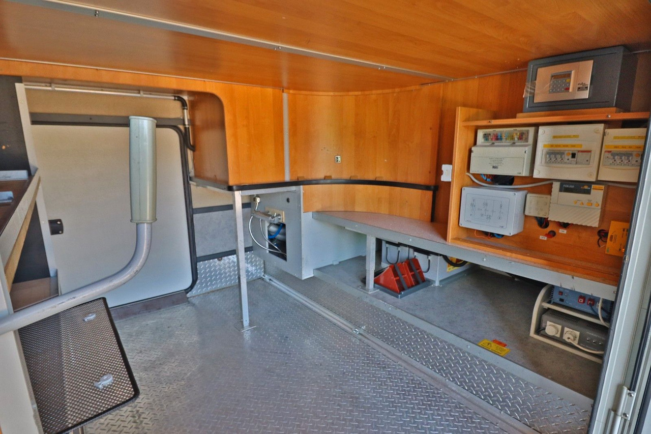 Concorde Charisma I920 FB - Festbett+Hubbett-TOP-ZUSTAND - Integriertes Wohnmobil: das Bild 5 Concorde Charisma I920 FB - Festbett+Hubbett-TOP-ZUSTAND - Integriertes Wohnmobil: das Bild 5