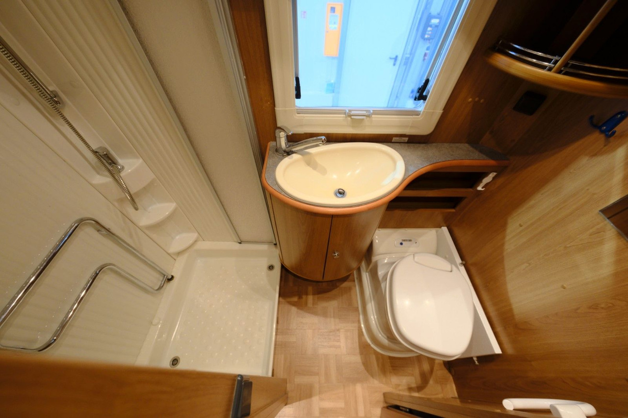 Alkoven Wohnmobil Dethleffs Globetrotter A 8000 XXL/Festbett/Garage/Solar: das Bild 21