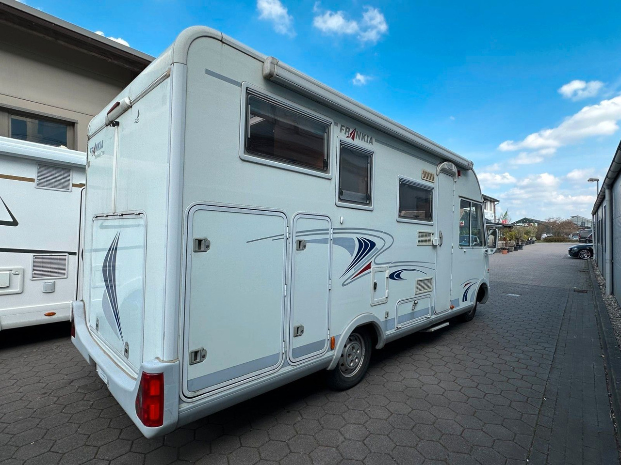 Frankia I 650 BD/Festbett+Hubbett/Garage/Solar/Markise - Integriertes Wohnmobil: das Bild 3 Frankia I 650 BD/Festbett+Hubbett/Garage/Solar/Markise - Integriertes Wohnmobil: das Bild 3