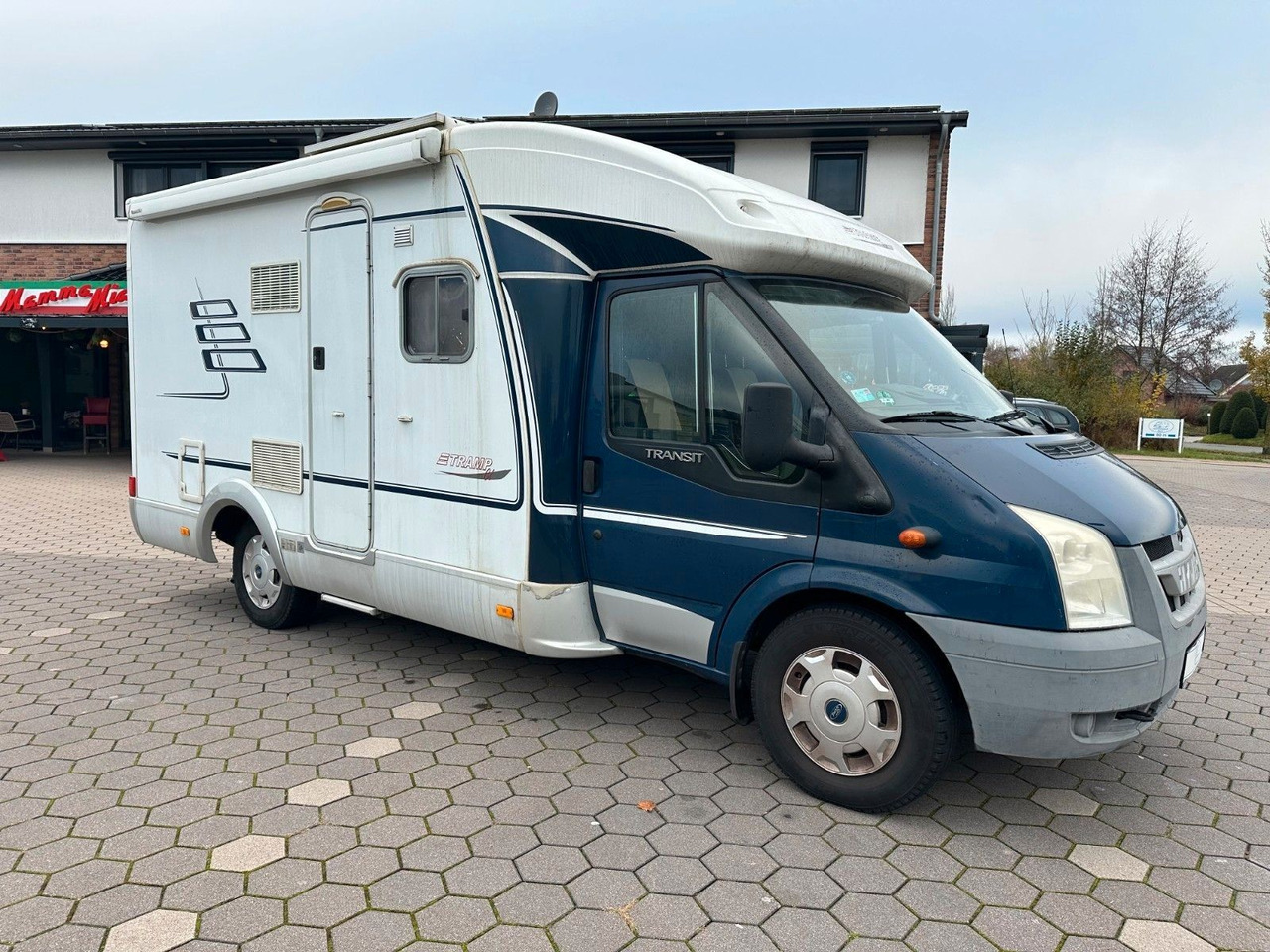 HYMER / ERIBA / HYMERCAR TRAMP T 572 CL/Festbett/Klima/Markise HYMER / ERIBA / HYMERCAR TRAMP T 572 CL/Festbett/Klima/Markise - Teilintegriertes Wohnmobil: das Bild 2 HYMER / ERIBA / HYMERCAR TRAMP T 572 CL/Festbett/Klima/Markise HYMER / ERIBA / HYMERCAR TRAMP T 572 CL/Festbett/Klima/Markise - Teilintegriertes Wohnmobil: das Bild 2