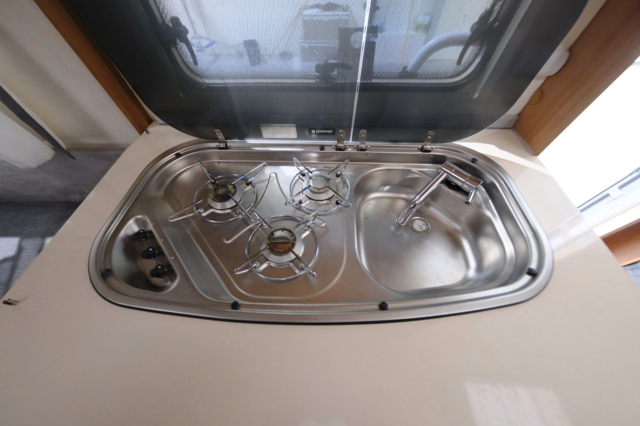 Weinsberg CaraOne 480 EU -Einzelbetten+Rundsitzgruppe - Wohnwagen: das Bild 2 Weinsberg CaraOne 480 EU -Einzelbetten+Rundsitzgruppe - Wohnwagen: das Bild 2