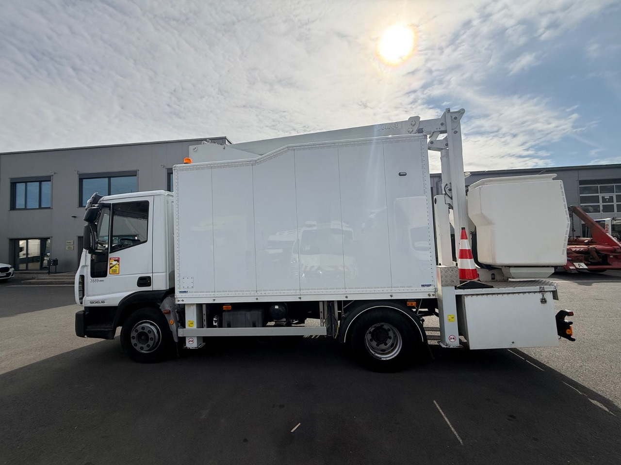 LKW mit Arbeitsbühne Iveco Eurocargo 120E18 E5/15m/Comet 151TAL: das Bild 7