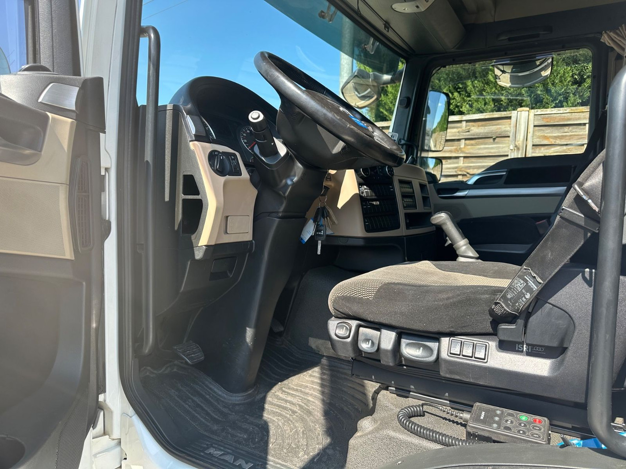 MAN 8.250 TGL*VDI2700*TOP*4-er Zug BFT Anhänger MAN 8.250 TGL*4x L1H1*XLX Kabine*VDI2700*TOP* - Autotransporter LKW: das Bild 4 MAN 8.250 TGL*VDI2700*TOP*4-er Zug BFT Anhänger MAN 8.250 TGL*4x L1H1*XLX Kabine*VDI2700*TOP* - Autotransporter LKW: das Bild 4