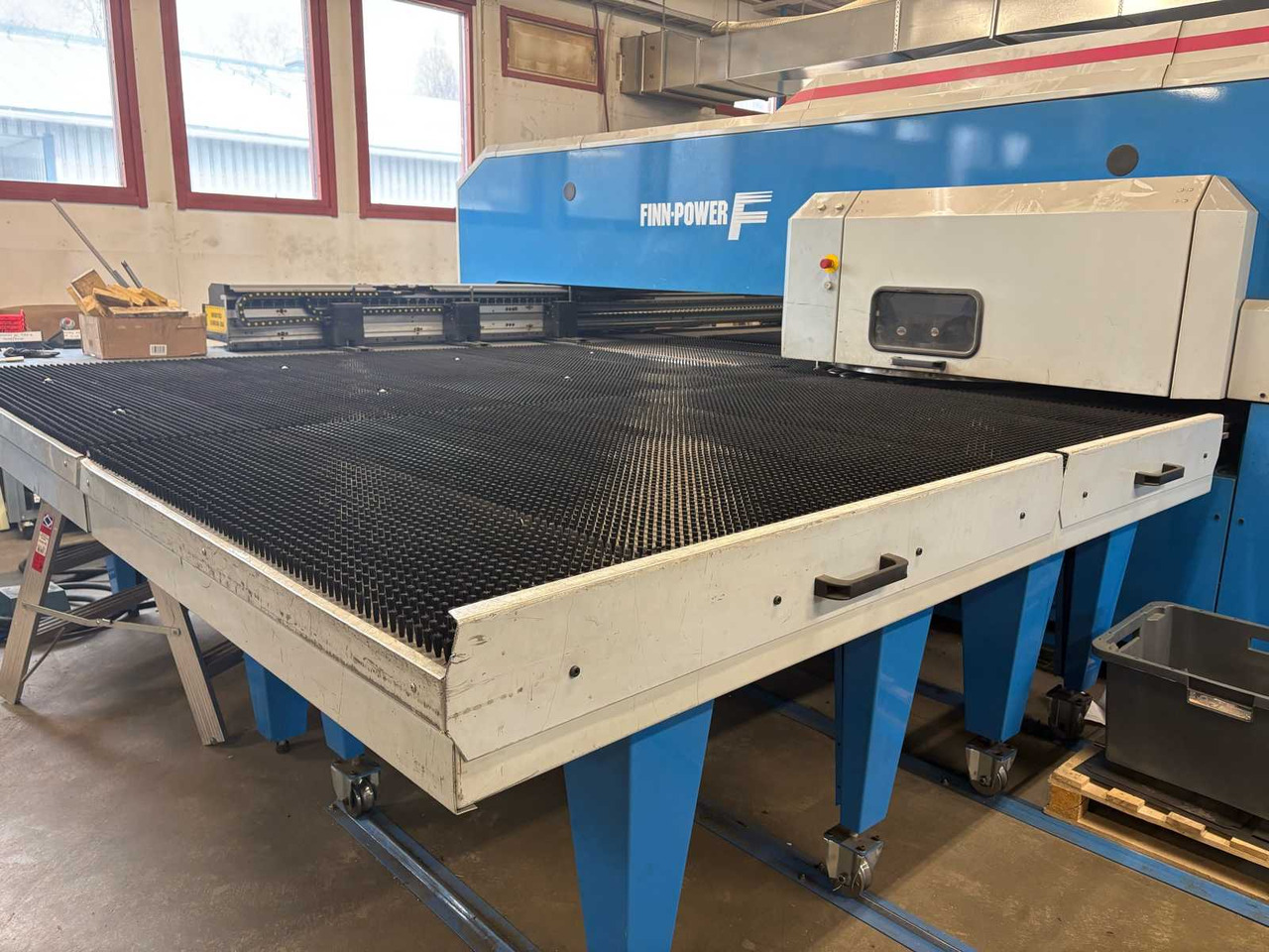 Sheet metal work centre Finn-Power F 6 S - Metallbearbeitungsmaschine: das Bild 1 Sheet metal work centre Finn-Power F 6 S - Metallbearbeitungsmaschine: das Bild 1