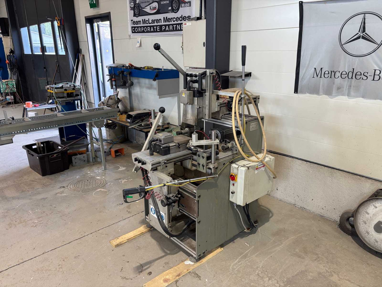 Three-spindle copy milling cutter P macchine s.r.l 03P - Fräsmaschine: das Bild 3 Three-spindle copy milling cutter P macchine s.r.l 03P - Fräsmaschine: das Bild 3