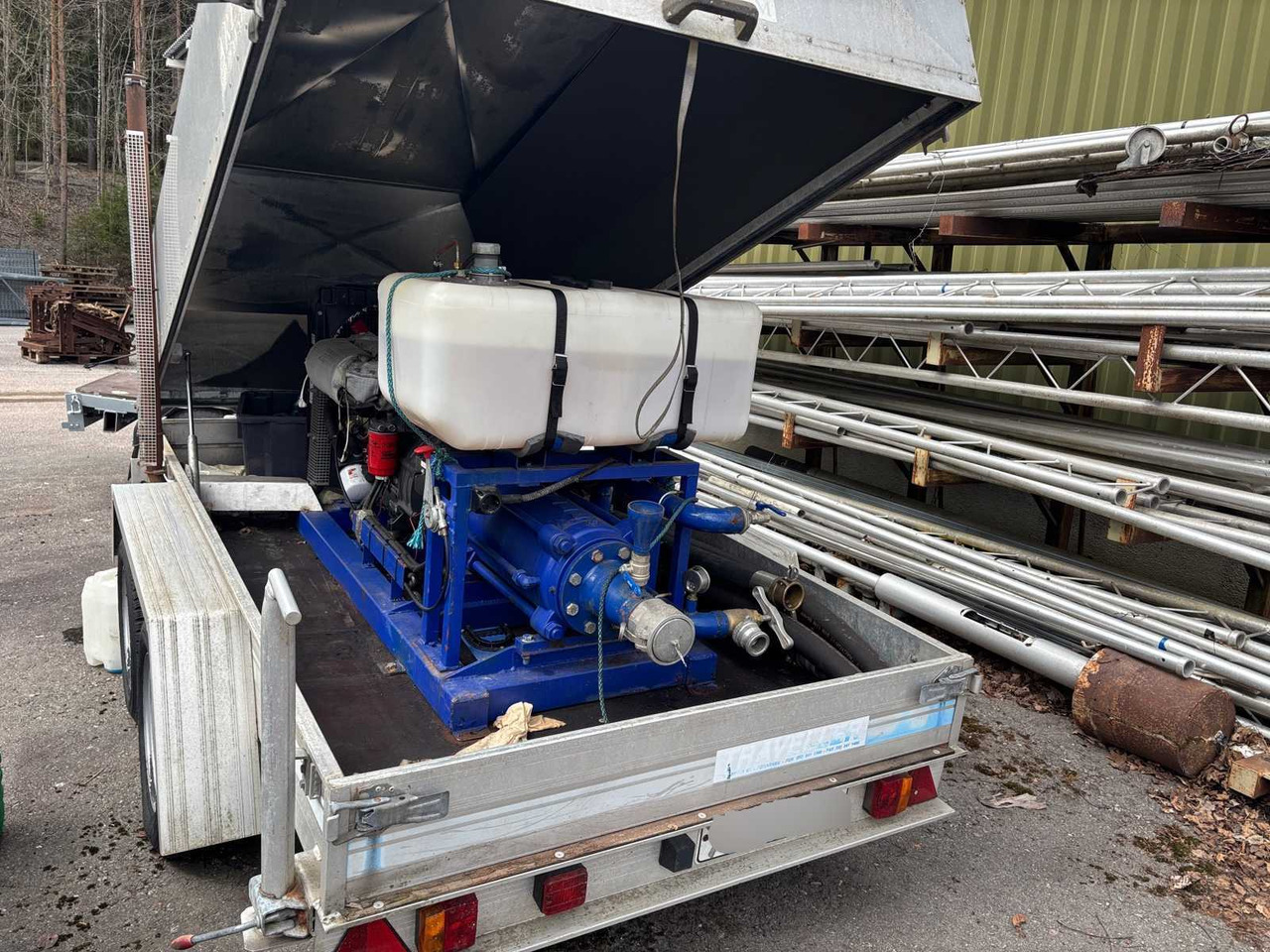 Water pump on trailer Areco Snowsystems - Wasserpumpe: das Bild 1 Water pump on trailer Areco Snowsystems - Wasserpumpe: das Bild 1