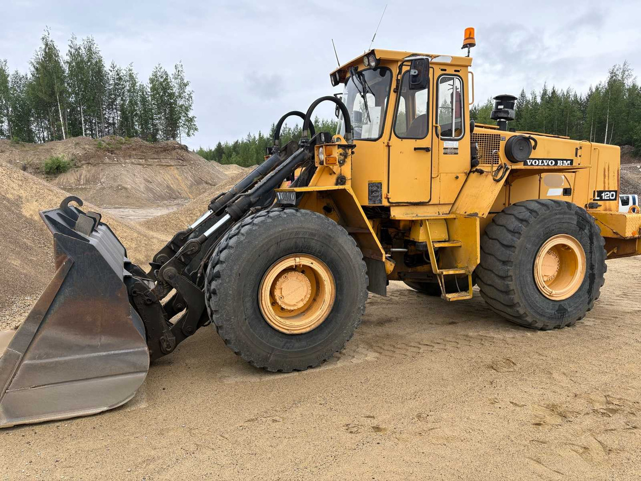 Wheel loader Volvo BM L120 - Radlader: das Bild 2 Wheel loader Volvo BM L120 - Radlader: das Bild 2