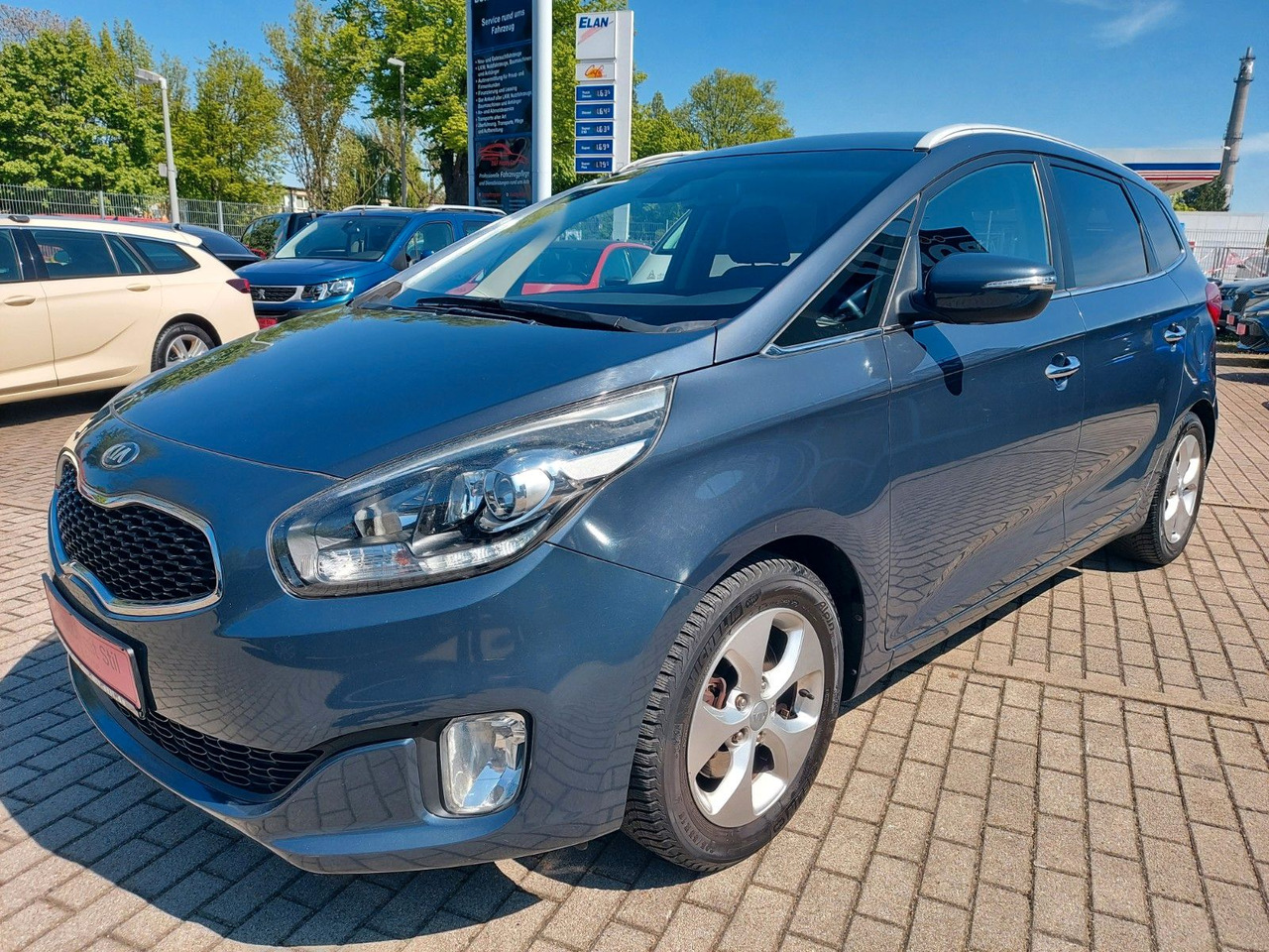 Kia Carens Spirit 7 Sitze Kamera Klima Navi Tempo - SUV/ Geländewagen: das Bild 4 Kia Carens Spirit 7 Sitze Kamera Klima Navi Tempo - SUV/ Geländewagen: das Bild 4
