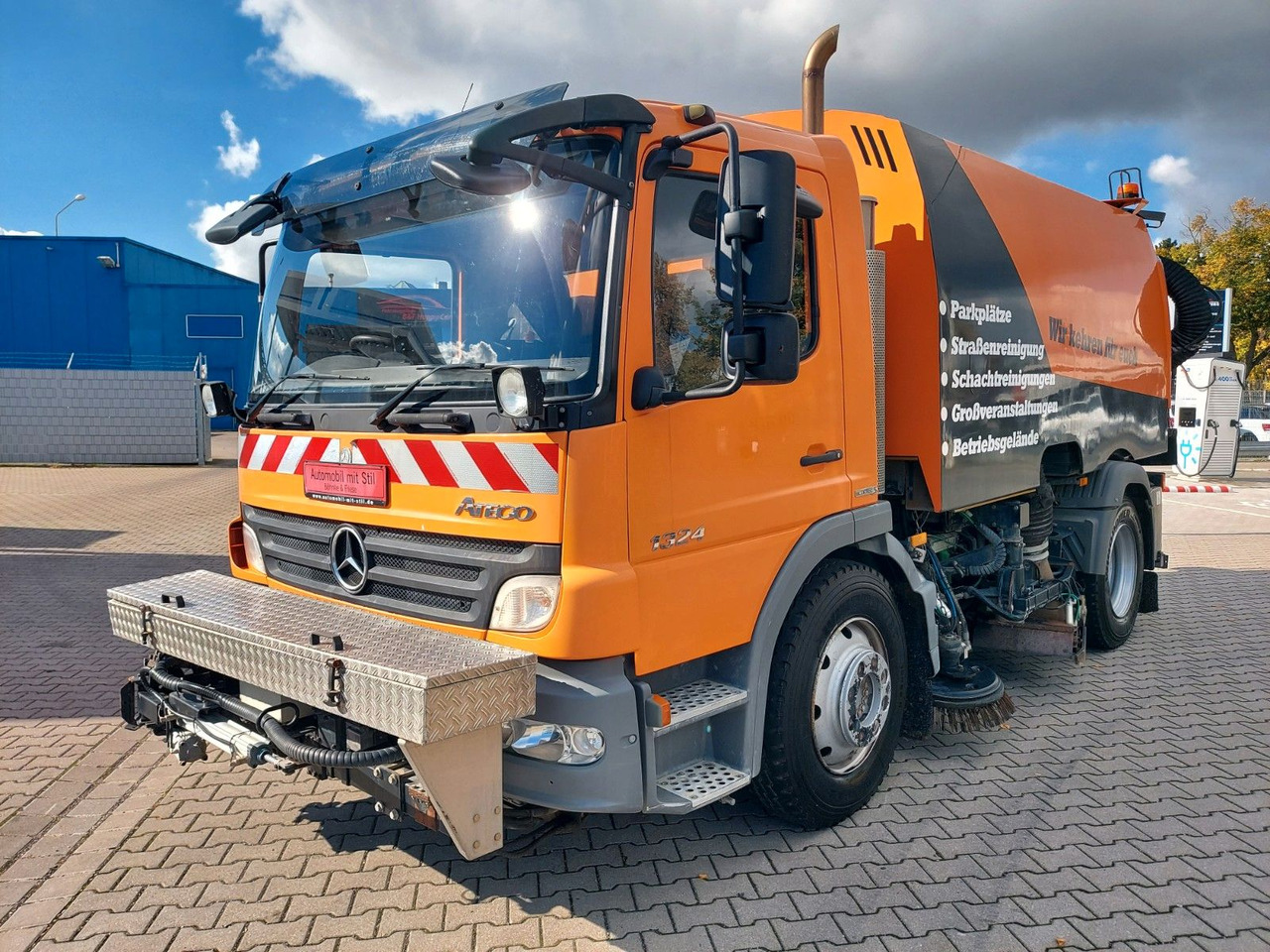 Mercedes-Benz Atego 2 6-Zyl. 4x2 1324 Schmidt SK 600 Klima - Kehrmaschine: das Bild 1 Mercedes-Benz Atego 2 6-Zyl. 4x2 1324 Schmidt SK 600 Klima - Kehrmaschine: das Bild 1