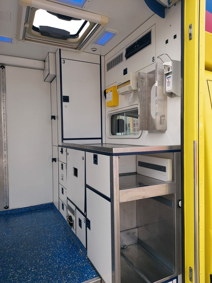 Mercedes-Benz Sprinter II Pritsche 516 Autom. RTW Ambulance – Leasing Mercedes-Benz Sprinter II Pritsche 516 Autom. RTW Ambulance: das Bild 23