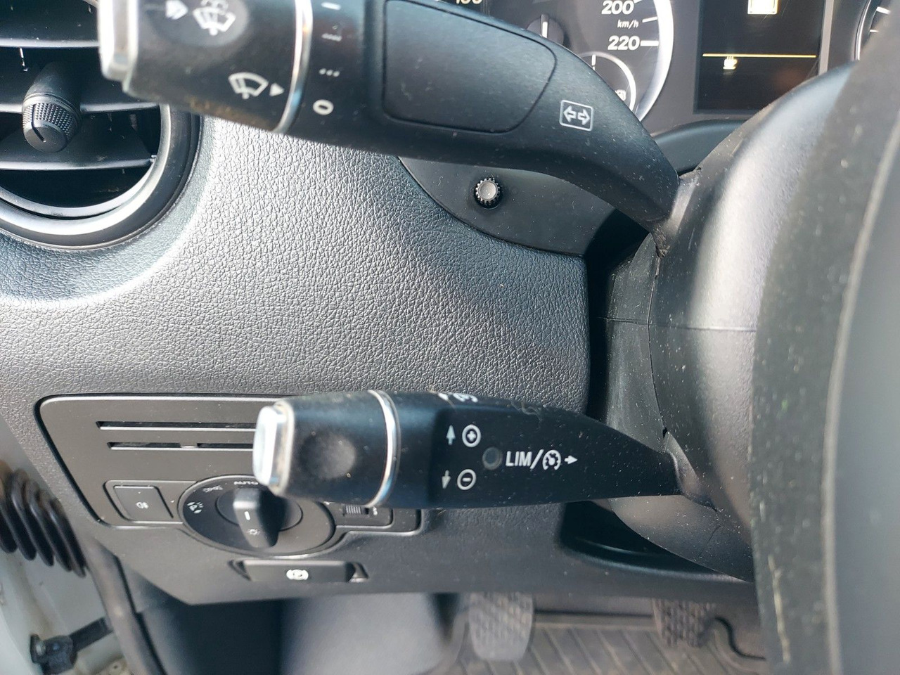 Mercedes-Benz Vito Kasten 114 CD Lang AHK STANDHEIZUNG KLIMA - Personentransporter: das Bild 3 Mercedes-Benz Vito Kasten 114 CD Lang AHK STANDHEIZUNG KLIMA - Personentransporter: das Bild 3