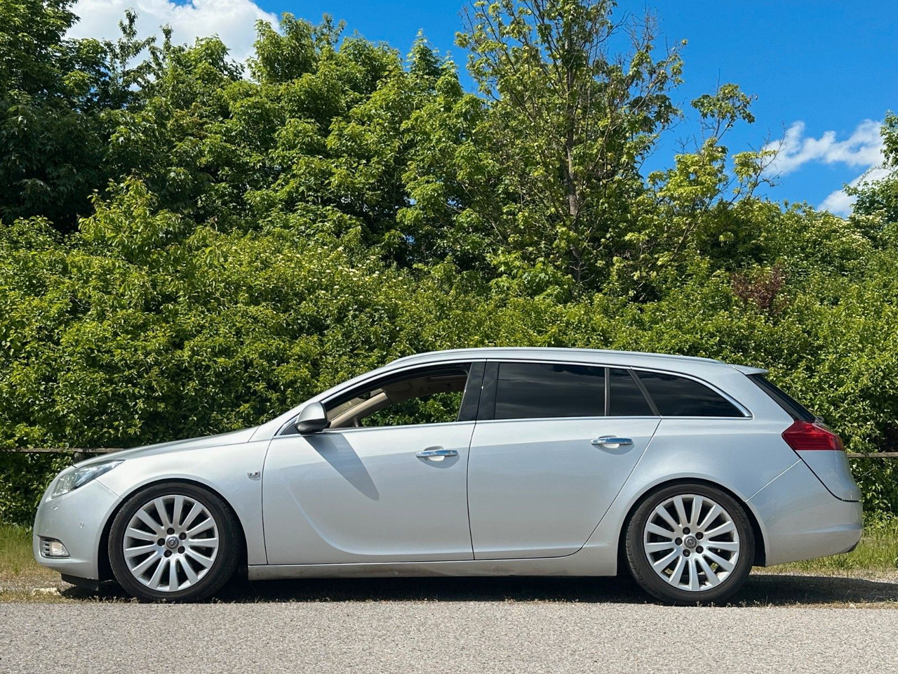 Opel Insignia Sports Tourer 2.0 CDTI eco 118 S/S - PKW: das Bild 2 Opel Insignia Sports Tourer 2.0 CDTI eco 118 S/S - PKW: das Bild 2