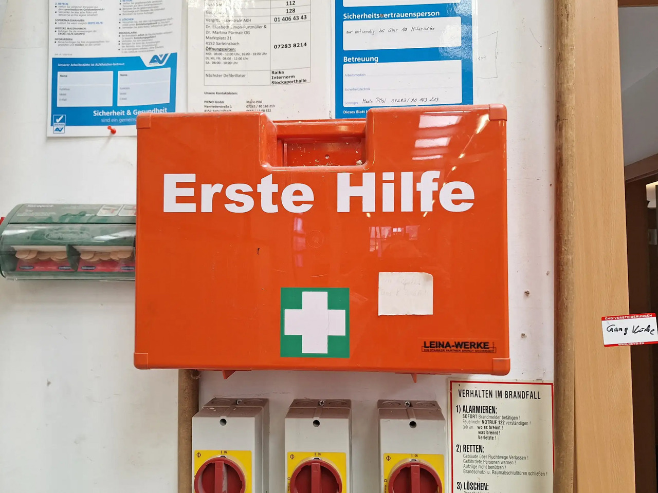 1 Stk. Erste-Hilfe-Koffer - Werkzeug/ Gerät: das Bild 1 1 Stk. Erste-Hilfe-Koffer - Werkzeug/ Gerät: das Bild 1