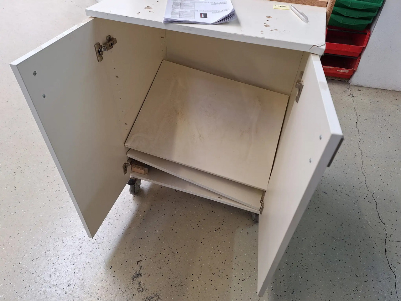 1 Stk. Möbelstück - Werkzeug/ Gerät: das Bild 2 1 Stk. Möbelstück - Werkzeug/ Gerät: das Bild 2