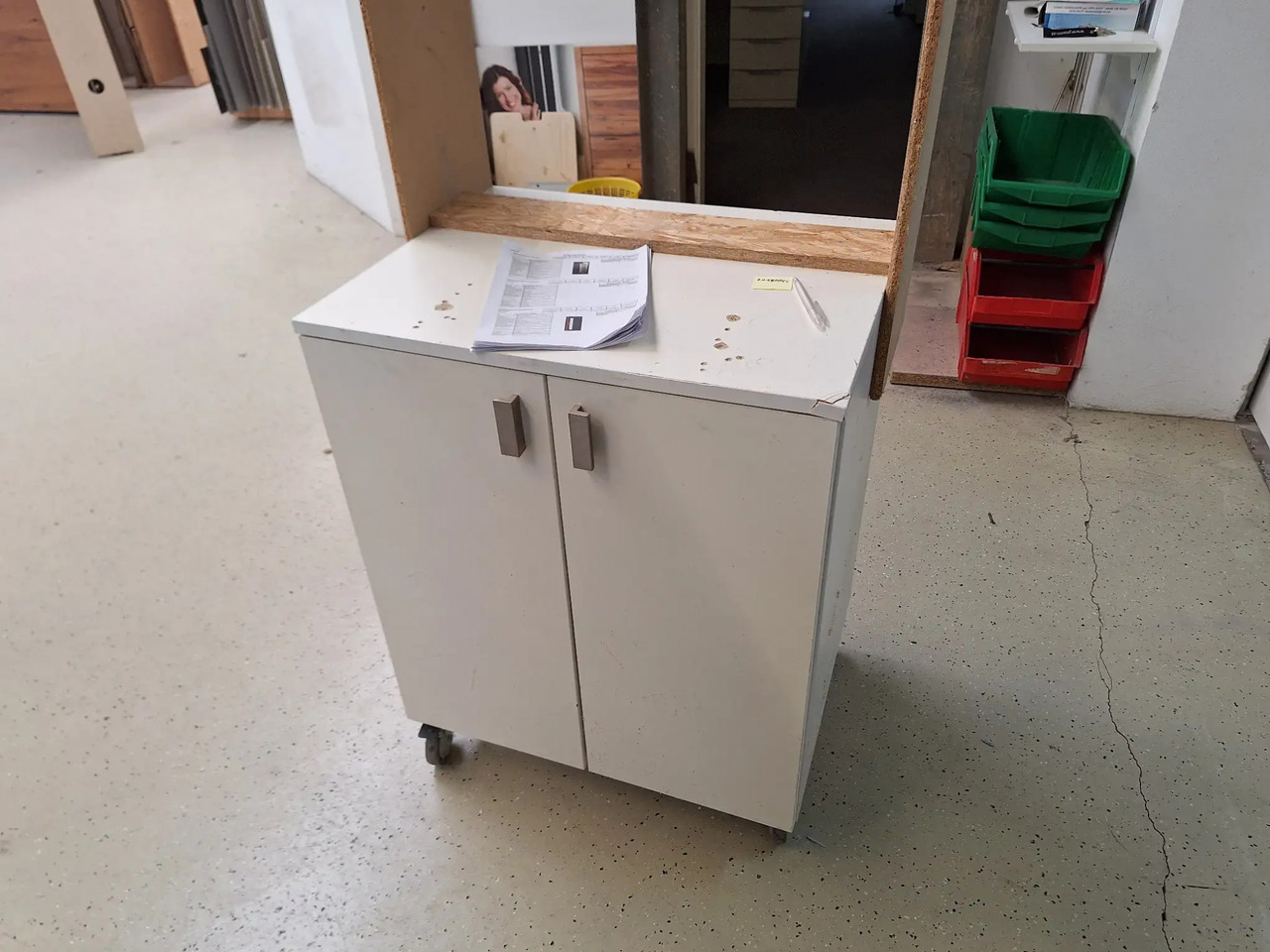 1 Stk. Möbelstück - Werkzeug/ Gerät: das Bild 1 1 Stk. Möbelstück - Werkzeug/ Gerät: das Bild 1