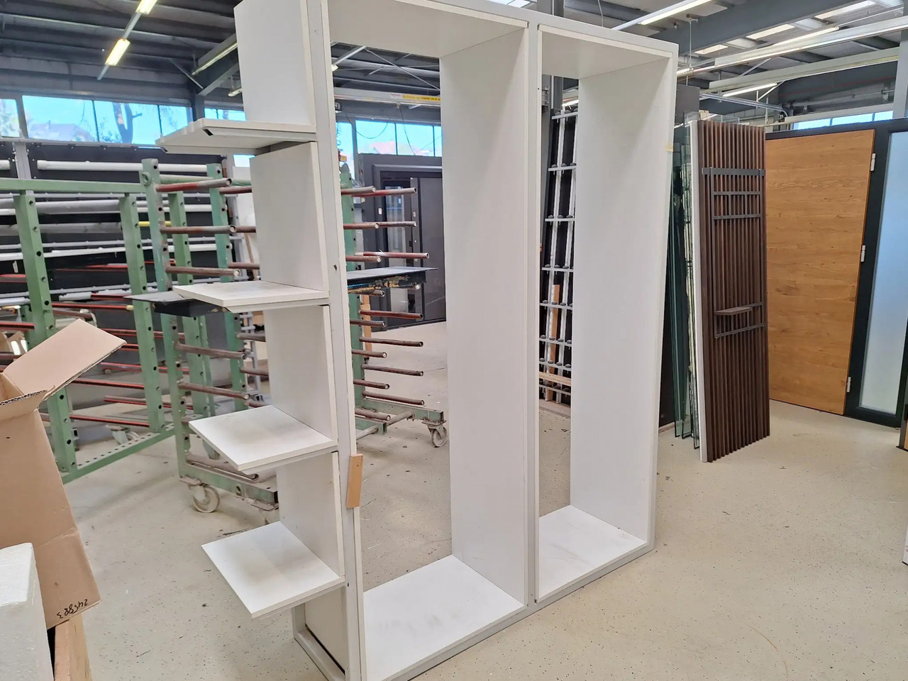 1 Stk. Regal - Werkzeug/ Gerät: das Bild 1 1 Stk. Regal - Werkzeug/ Gerät: das Bild 1