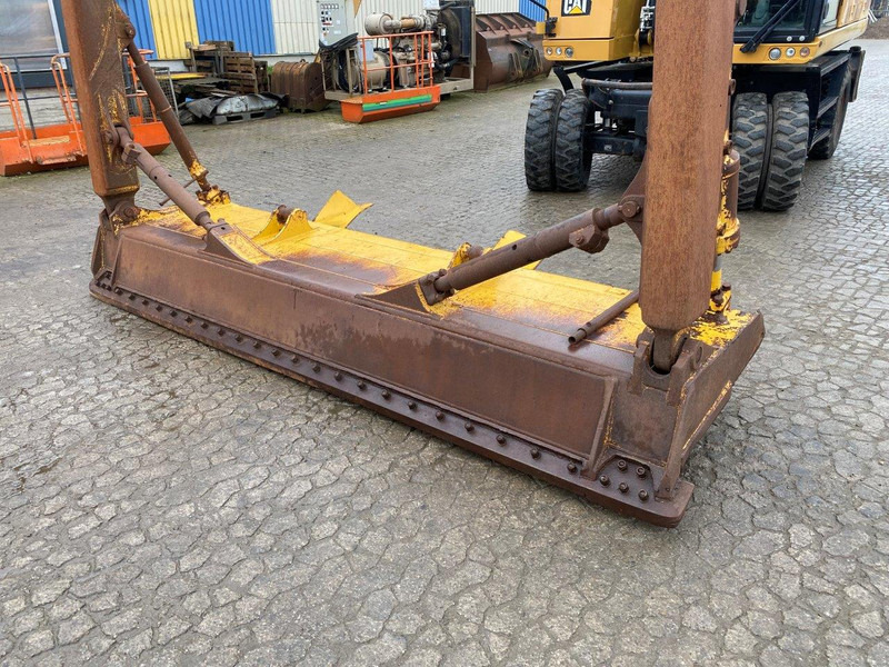 Caterpillar D65 PX - Planierschild: das Bild 2 Caterpillar D65 PX - Planierschild: das Bild 2