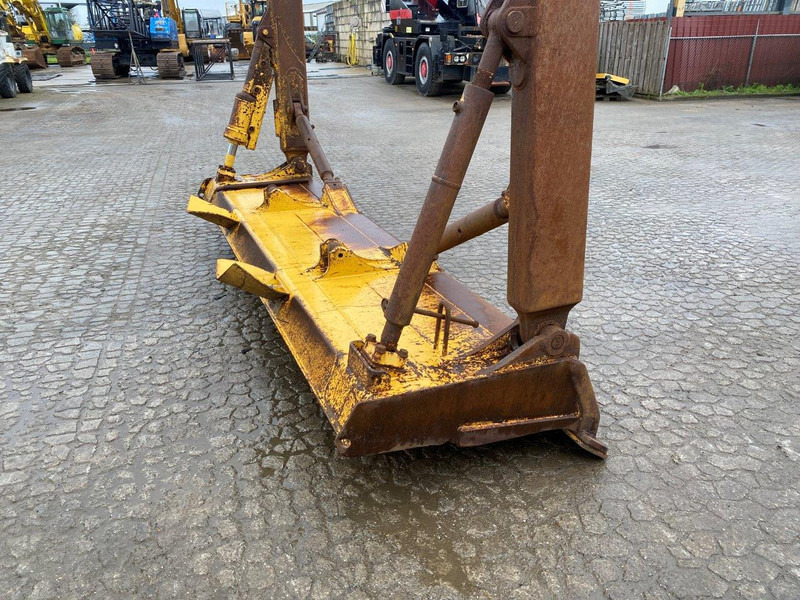 Caterpillar D65 PX - Planierschild: das Bild 4 Caterpillar D65 PX - Planierschild: das Bild 4