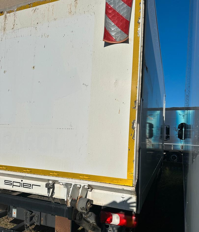 Mercedes Benz 1324 FURGONE 6,10 E SPONDA EURO 6 - Koffer LKW: das Bild 4 Mercedes Benz 1324 FURGONE 6,10 E SPONDA EURO 6 - Koffer LKW: das Bild 4