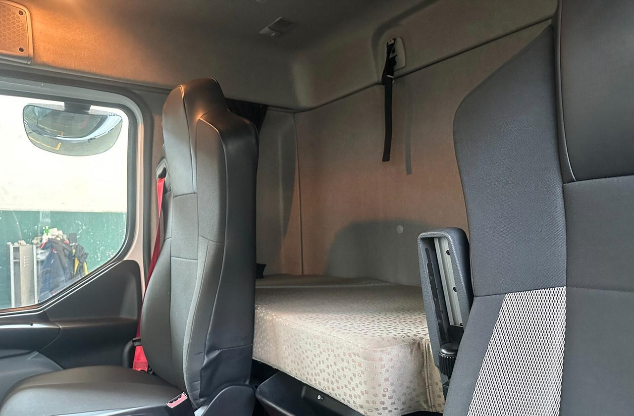 RENAULT MIDLIM D13.250 AUTOTELAIO CABINA LETTO EUR - Fahrgestell LKW: das Bild 5 RENAULT MIDLIM D13.250 AUTOTELAIO CABINA LETTO EUR - Fahrgestell LKW: das Bild 5