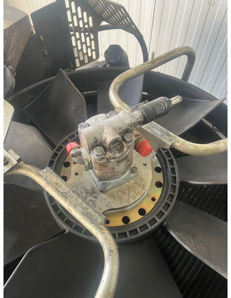 Liebherr A904 Li/A904C Li/R904/R904C - Kühler: das Bild 2 Liebherr A904 Li/A904C Li/R904/R904C - Kühler: das Bild 2