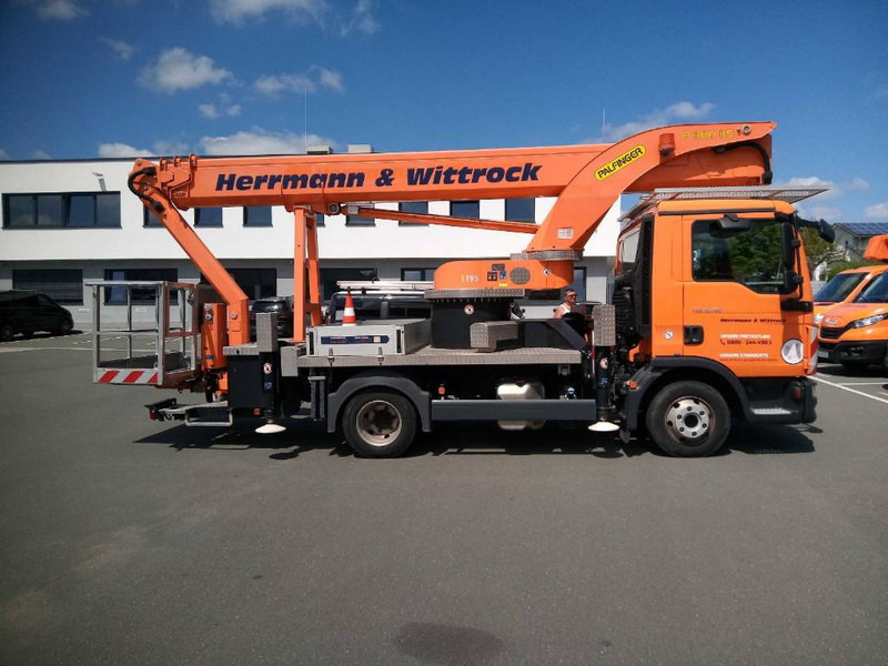 Palfinger P 300 KS - LKW mit Arbeitsbühne: das Bild 2 Palfinger P 300 KS - LKW mit Arbeitsbühne: das Bild 2