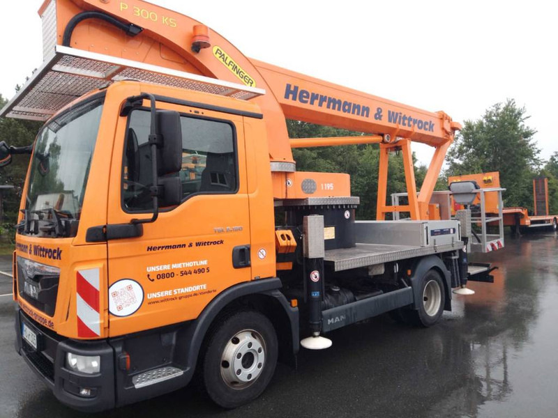 Palfinger P 300 KS - LKW mit Arbeitsbühne: das Bild 1 Palfinger P 300 KS - LKW mit Arbeitsbühne: das Bild 1