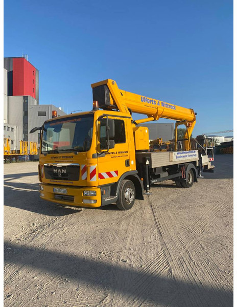 Ruthmann T 330 - LKW mit Arbeitsbühne: das Bild 1 Ruthmann T 330 - LKW mit Arbeitsbühne: das Bild 1