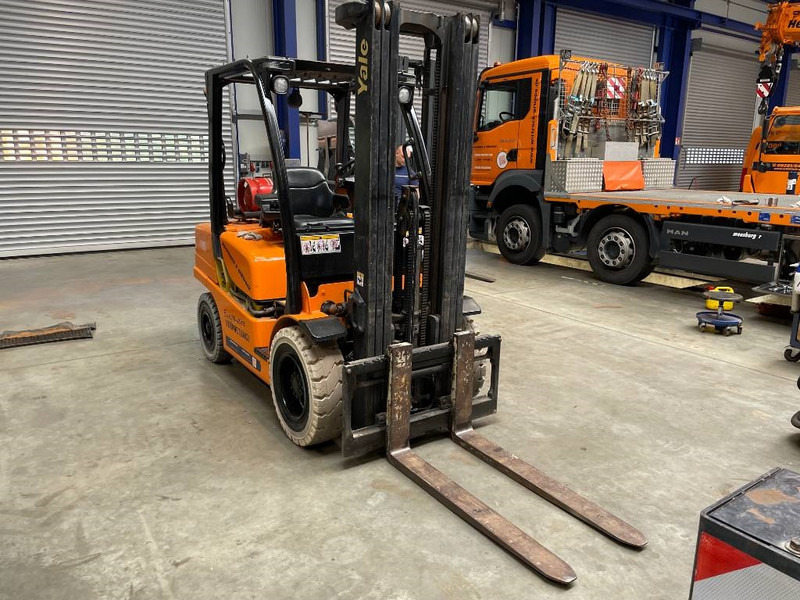 Yale GLP 35 VX - Treibgasstapler: das Bild 2 Yale GLP 35 VX - Treibgasstapler: das Bild 2