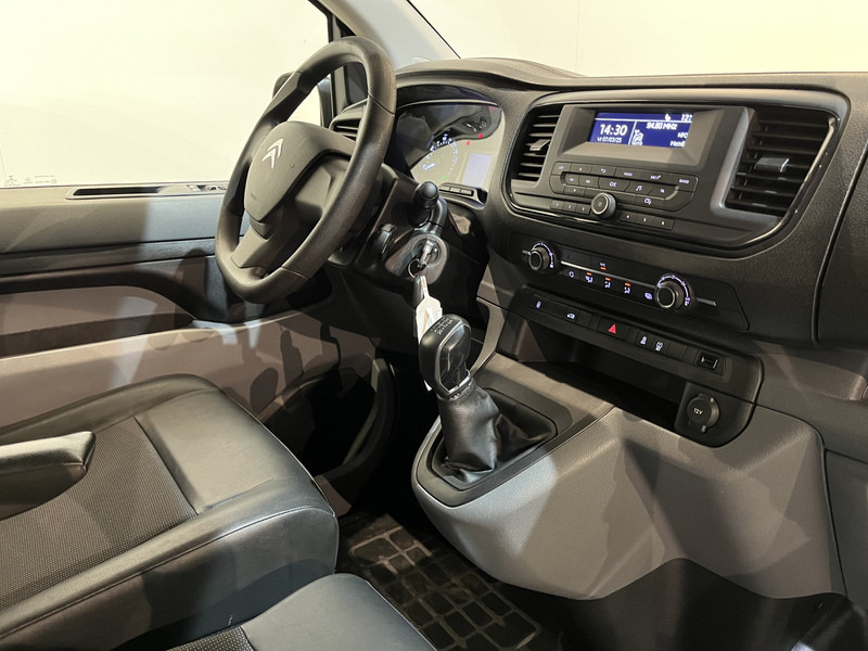 Citroën Jumpy 1.6 BlueHDI 95 Club XS / Euro 6 / Airco / Cruise Control / Trekhaak / Imperiaal / PDC / 3-Zits - Kleintransporter: das Bild 3 Citroën Jumpy 1.6 BlueHDI 95 Club XS / Euro 6 / Airco / Cruise Control / Trekhaak / Imperiaal / PDC / 3-Zits - Kleintransporter: das Bild 3