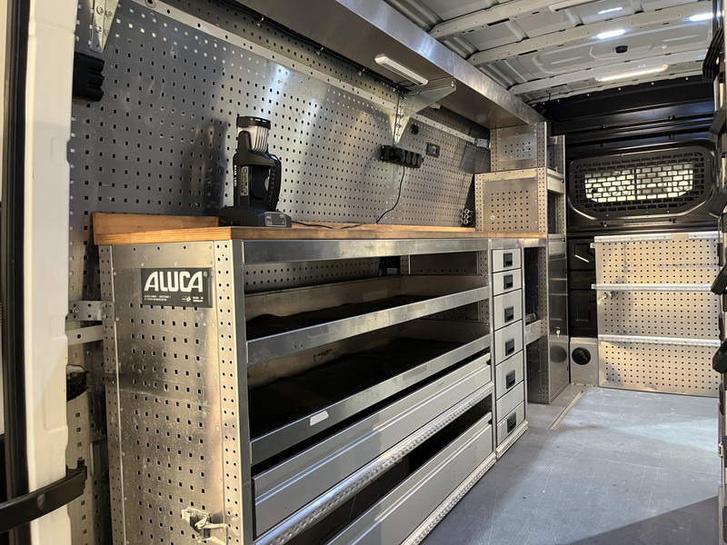 Kastenwagen Volkswagen Crafter 35 2.0 TDI L3H3 140 PK RWD Servicebus / Aluca Inrichting / Euro 6 / Trekhaak 3000 KG / Airco / Camera / Navigatie / CarPlay: das Bild 11