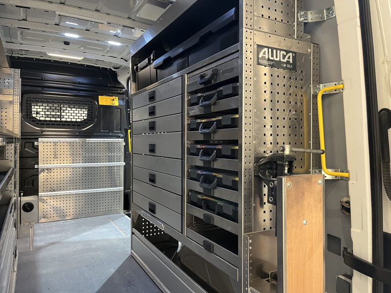 Kastenwagen Volkswagen Crafter 35 2.0 TDI L3H3 140 PK RWD Servicebus / Aluca Inrichting / Euro 6 / Trekhaak 3000 KG / Airco / Camera / Navigatie / CarPlay: das Bild 12