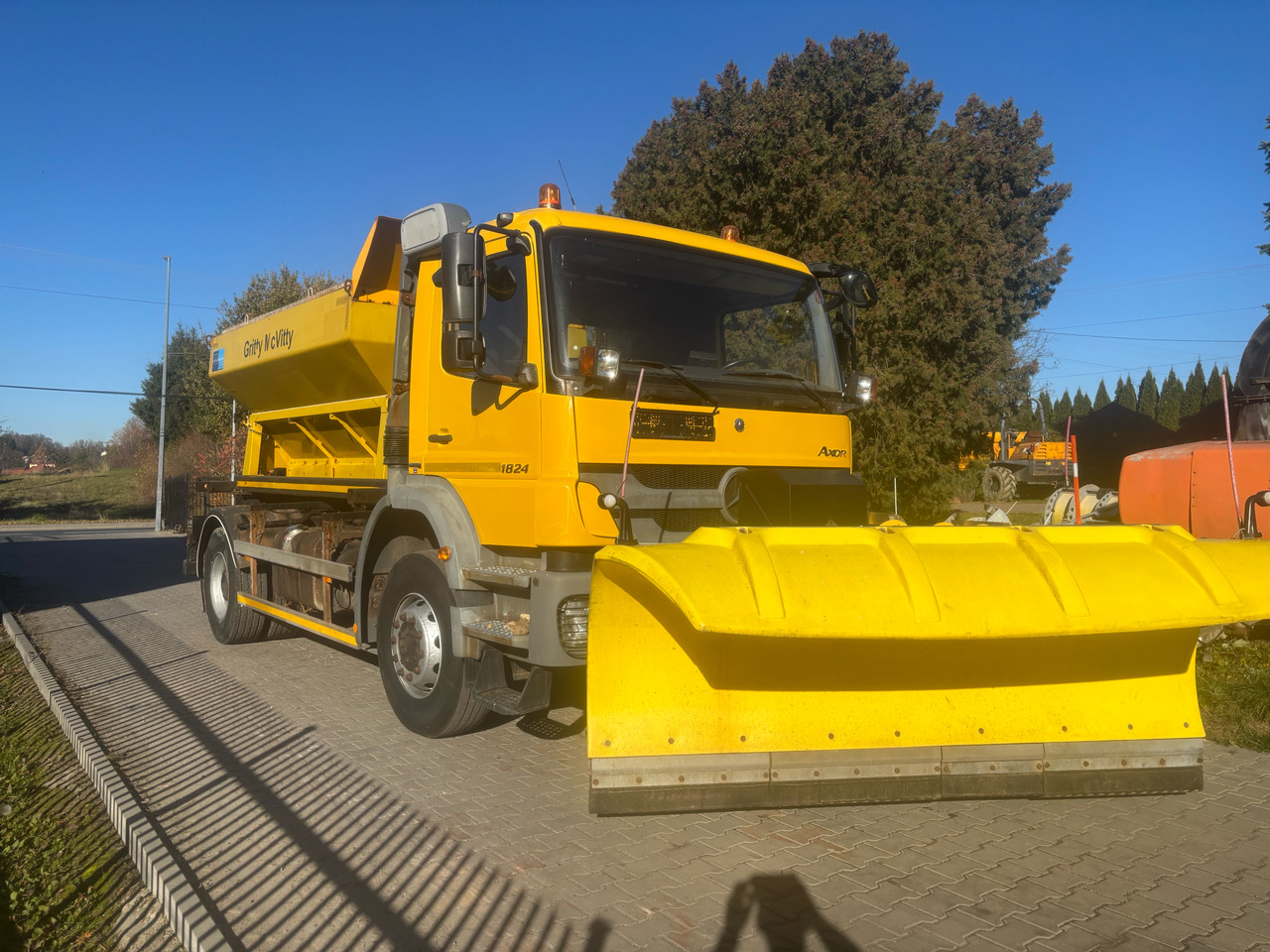 Mercedes AXOR 1824 4x2 Spreader/Gritter/Plough - Schneeräumfahrzeug: das Bild 1 Mercedes AXOR 1824 4x2 Spreader/Gritter/Plough - Schneeräumfahrzeug: das Bild 1