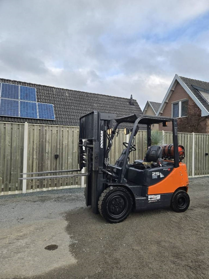 Treibgasstapler Doosan G 25 E-5: das Bild 8 Treibgasstapler Doosan G 25 E-5: das Bild 8