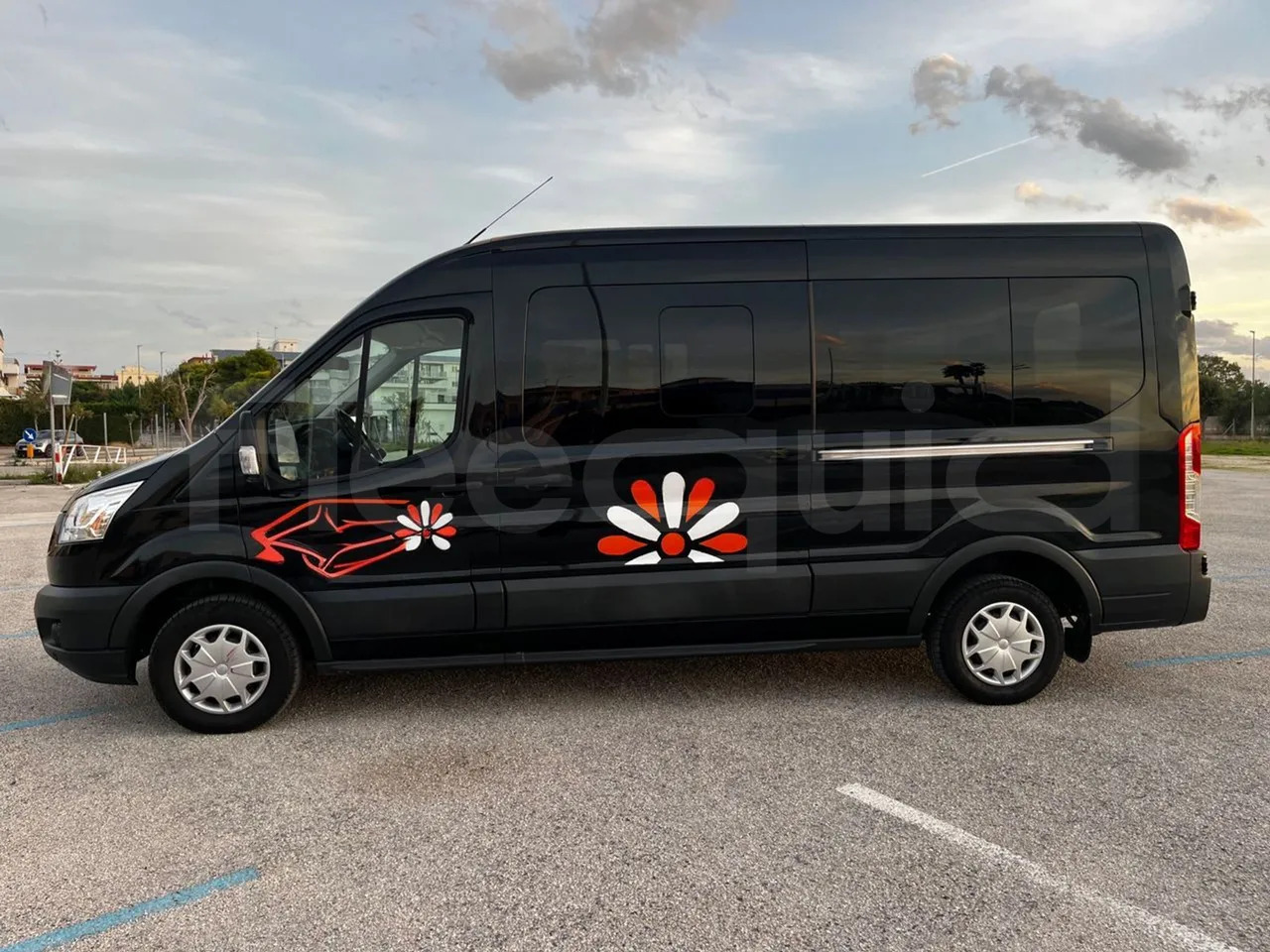 Kleinbus, Personentransporter Ford Transit: das Bild 6 Kleinbus, Personentransporter Ford Transit: das Bild 6