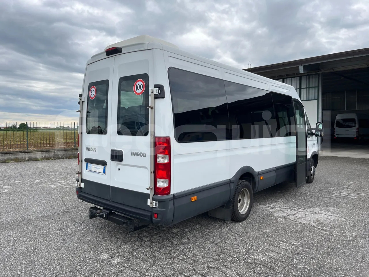 Kleinbus, Personentransporter Iveco Daily: das Bild 8