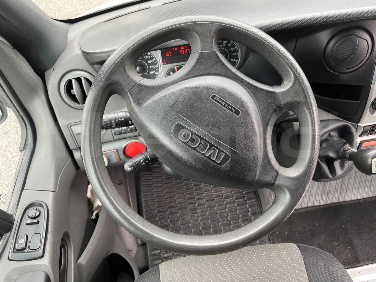 Kleinbus, Personentransporter Iveco Daily: das Bild 19