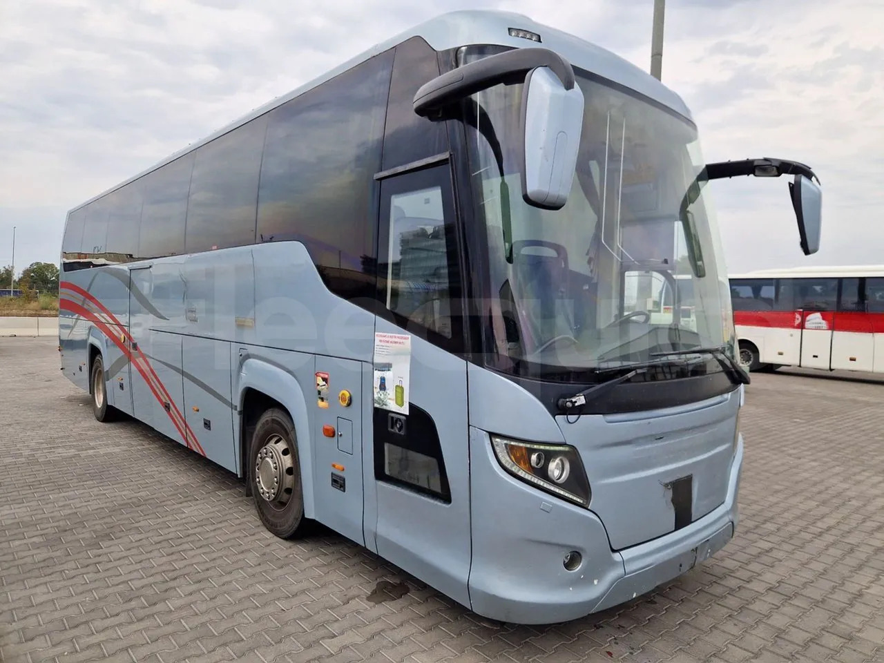 Reisebus Scania Touring HD: das Bild 1