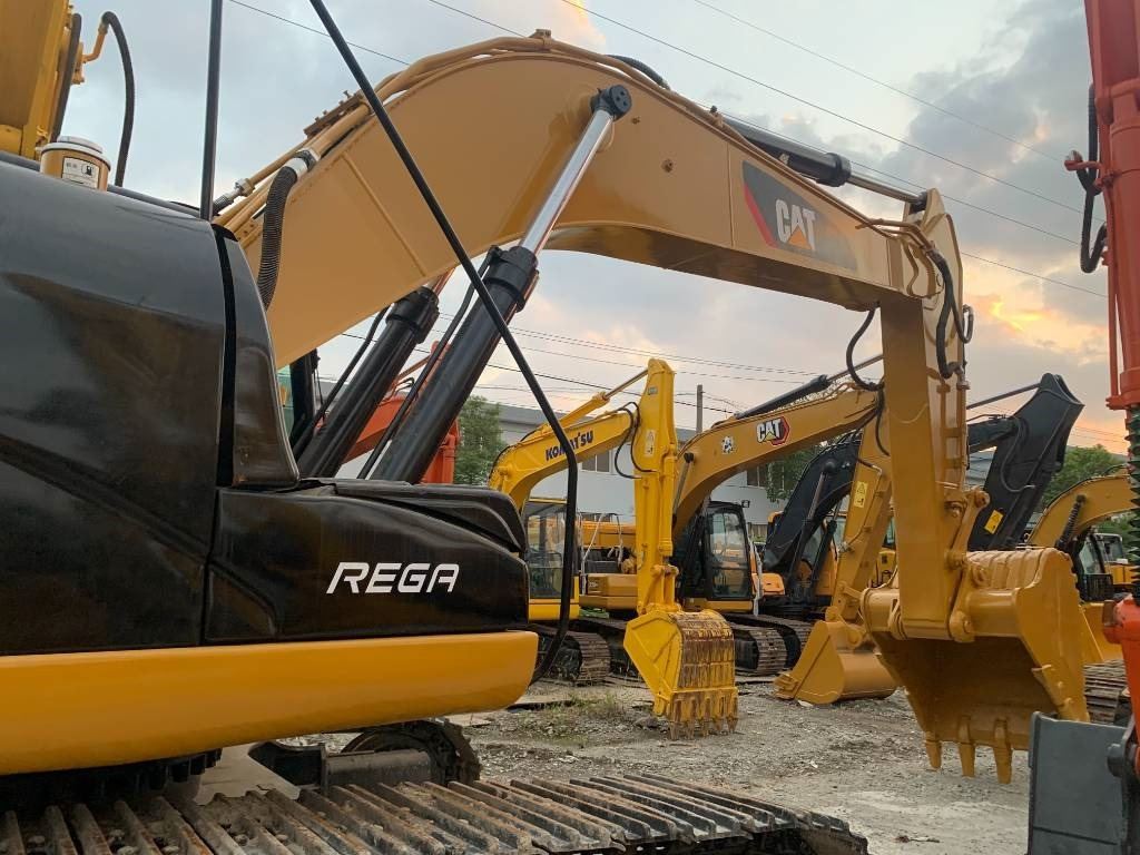 CAT 325 D - Kettenbagger: das Bild 2 CAT 325 D - Kettenbagger: das Bild 2