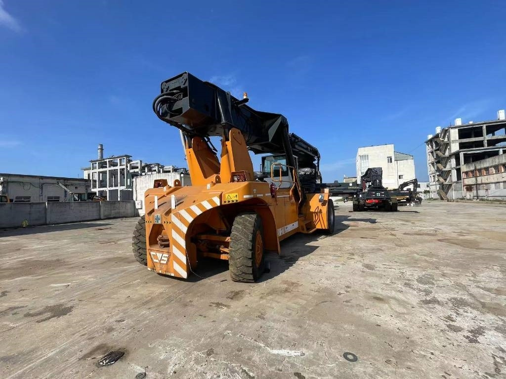 CVS Ferrari F 278.6 - Reach stacker: das Bild 3 CVS Ferrari F 278.6 - Reach stacker: das Bild 3