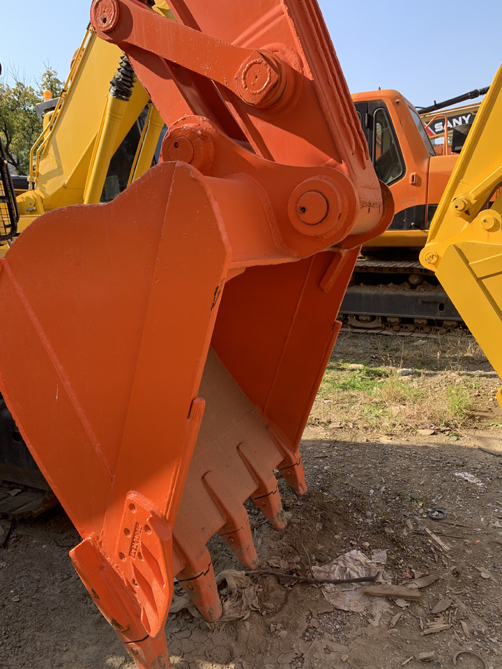 HITACHI ZAXIS240 - Mobilbagger: das Bild 4 HITACHI ZAXIS240 - Mobilbagger: das Bild 4