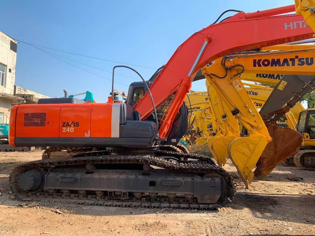 Hitachi Zaxis 240 - Kettenbagger: das Bild 2 Hitachi Zaxis 240 - Kettenbagger: das Bild 2
